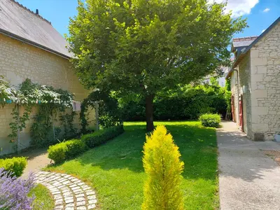 Jardin de l'établissement Gîte Les Raudières 3 étoiles - Piscine et Spa