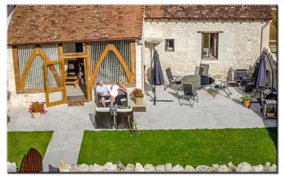 Restaurant ou autre lieu de restauration dans l'établissement Gites Arches de Muschamp