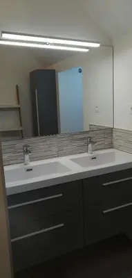 Salle de bains dans l'établissement chambre 24h le mans