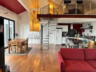 Cuisine ou kitchenette dans l'établissement Magnifique loft 130m2 Le Mans