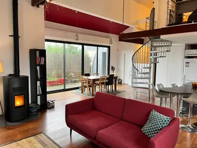 Coin salon dans l'établissement Magnifique loft 130m2 Le Mans