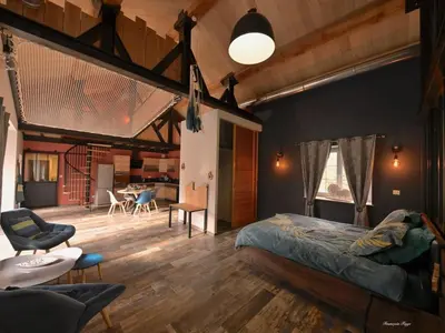 Un ou plusieurs lits dans un hébergement de l'établissement Loft industriel avec Spa, Sauna et Hammam en Touraine – Jardin clos et équipements haut de gamme - FR-1-381-559