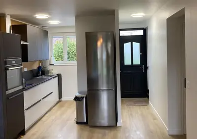 Cuisine ou kitchenette dans l'établissement maison 4 chambres aux portes du circuit