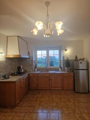 Cuisine ou kitchenette dans l'établissement Belle maison a Brizay