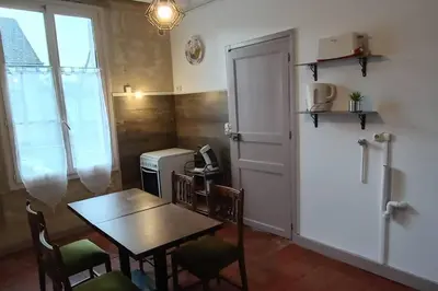 Cuisine ou kitchenette dans l'établissement Appartement rez de jardin