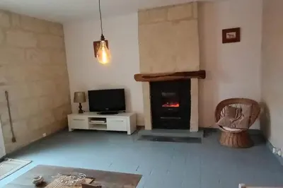 Télévision ou salle de divertissement dans l'établissement Appartement rez de jardin