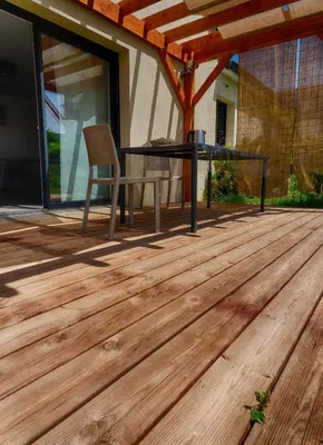 Balcon ou terrasse dans l'établissement Le Logis d'Emeric avec paisible jardin Clos&Arboré