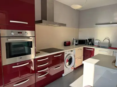 Cuisine ou kitchenette dans l'établissement Confort et panorama T3 face à la rivière