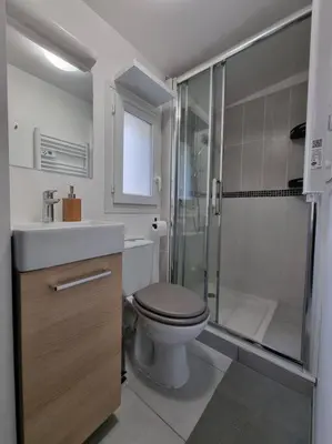 Salle de bains dans l'établissement Agréable Logement / Netflix