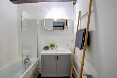 Salle de bains dans l'établissement Cœur de Ville - T3 - 6 personnes - Arrivée Autonome