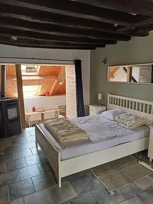 Un ou plusieurs lits dans un hébergement de l'établissement Chambres d hôtes entrée+sanitaires indépendantes