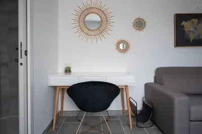 Coin salon dans l'établissement Les Forges fond