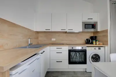 Cuisine ou kitchenette dans l'établissement Les Forges fond