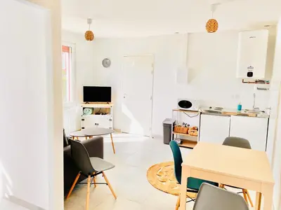 Télévision ou salle de divertissement dans l'établissement L'Escale l'Escapade Intervalle