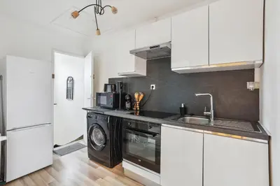 Cuisine ou kitchenette dans l'établissement Appart Moderne près du Circuit 24h