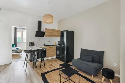 Cuisine ou kitchenette dans l'établissement Appartement Neuf Proche Circuit 24h