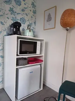 Cuisine ou kitchenette dans l'établissement Studio neuf de plain-pied