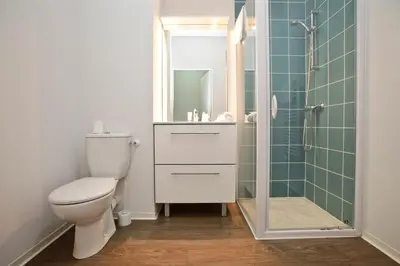 Salle de bains dans l'établissement Appart'hôtel Odalys City - Tours Le Jardin des Lettres