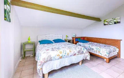 Un ou plusieurs lits dans un hébergement de l'établissement Cozy Home In Scorbé-Clairvaux With Wifi
