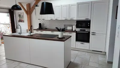 Cuisine ou kitchenette dans l'établissement Grande maison bourgeoise La Flèche, centre ville