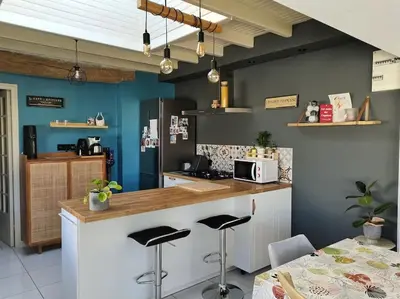 Cuisine ou kitchenette dans l'établissement Maison de centre-ville