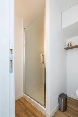 Salle de bains dans l'établissement Chaleureuse maisonnette