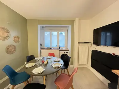 Télévision ou salle de divertissement dans l'établissement Comtes du Maine - Centre - Parade des pilotes - 6 pers