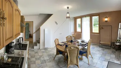 Cuisine ou kitchenette dans l'établissement Simples Escales : gîte nature, détente et sauna