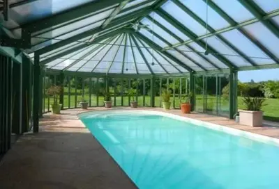 Piscine de l'établissement Domaine de la Haute Justerie - piscine & billard à l’orée des bois - Loire Valley ou située à proximité