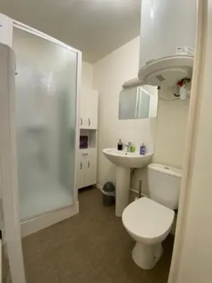 Salle de bains dans l'établissement Ecole 101