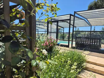 Piscine de l'établissement Au bout du monde 2 piscine et spa ou située à proximité
