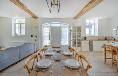 Cuisine ou kitchenette dans l'établissement La Poulinière 4* du Domaine des Cyclamens