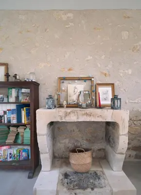 Bibliothèque dans la maison de vacances
