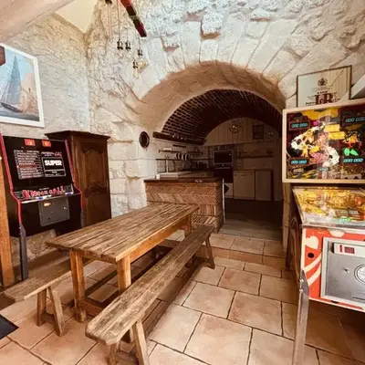 Maison Gaming - Flipper et Arcade - Semi-Troglodyte