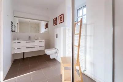 Salle de bains dans l'établissement Belle demeure avec piscine à Bourgueuil 5 ch/10 p