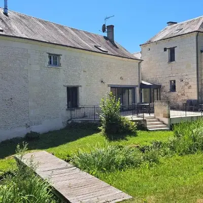 Belle demeure avec piscine à Bourgueuil 5 ch/10 p