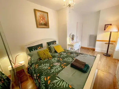 Coin salon dans l'établissement Gîte tout inclus avec jardin privatif, proche centre Richelieu et châteaux de la Loire - FR-1-381-565