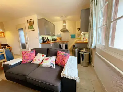 Cuisine ou kitchenette dans l'établissement Gîte tout inclus avec jardin privatif, proche centre Richelieu et châteaux de la Loire - FR-1-381-565