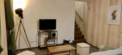 Télévision ou salle de divertissement dans l'établissement Appartement 2 chambres avec WIFI Centre de Descartes