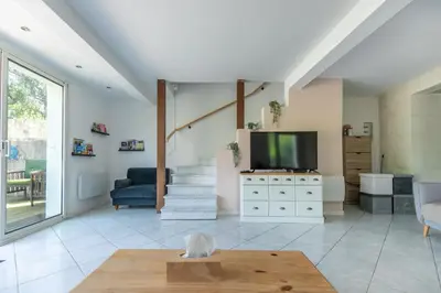 Télévision ou salle de divertissement dans l'établissement La Villa Romaine, Jacuzzi 15 min du Zoo de Beauval