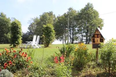 Jardin de l'établissement Gîtes à l'ombre des chênes