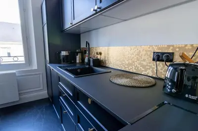 Cuisine ou kitchenette dans l'établissement L'Instant D'Ambre - Parking - Centre - Clim