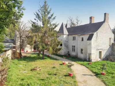 Jardin de l'établissement Maison charmante à Courchamps avec vue sur jardin