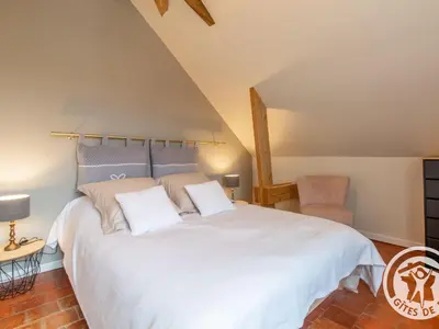 Un ou plusieurs lits dans un hébergement de l'établissement Maison de Charme avec Piscine Chauffée à 300m de la Loire, Proche Saumur et Sites UNESCO - FR-1-622-70