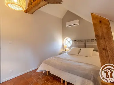 Un ou plusieurs lits dans un hébergement de l'établissement Maison de Charme avec Piscine Chauffée à 300m de la Loire, Proche Saumur et Sites UNESCO - FR-1-622-70