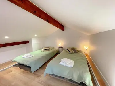 Un ou plusieurs lits dans un hébergement de l'établissement Cosy Gîte à Azay-le-Rideau avec Wifi, Clim, tout inclus, idéal pour 2 adultes et 2 enfants, proche châteaux - FR-1-381-567