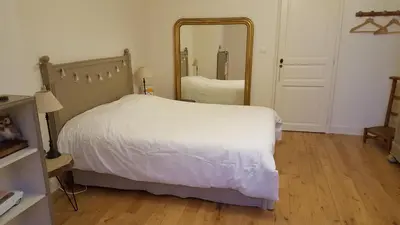 Un ou plusieurs lits dans un hébergement de l'établissement Chb double avec baignoire