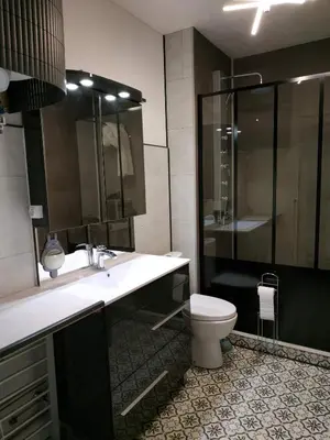 Salle de bains dans l'établissement Grand studio idéalement situé