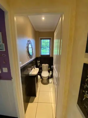 Salle de bains dans l'établissement Maison chaleureuse aux portes de Tours.