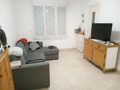 Télévision ou salle de divertissement dans l'établissement Location maison pour évènement le mans